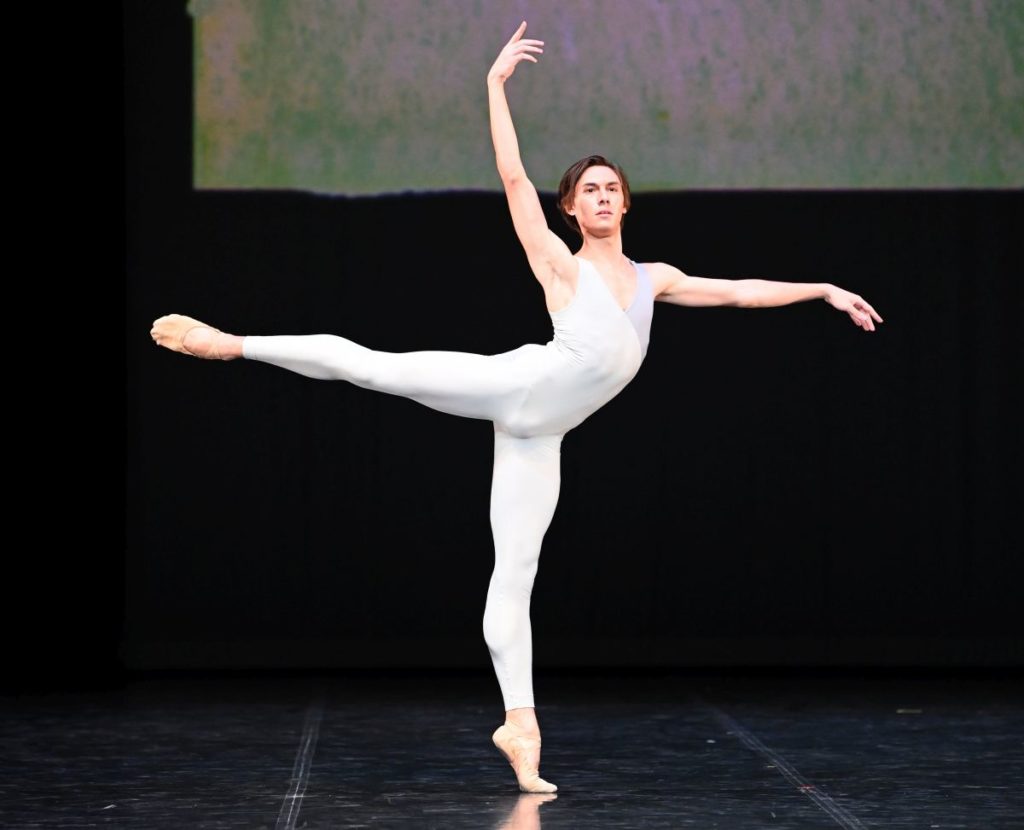 13. G.Figueredo, “Die Schöpfung” by U.Scholz, Stuttgart Ballet 2021 © Stuttgart Ballet