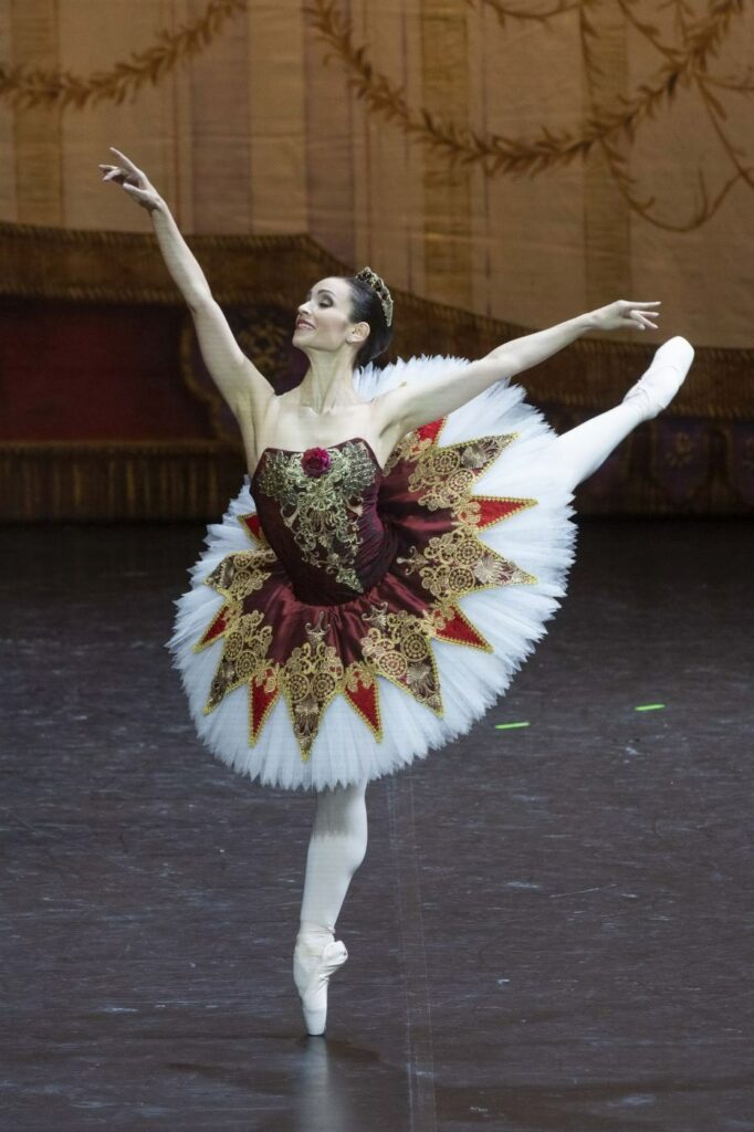 7. L.Felméry, “Paquita Suite” by T.Solymosi, A.Mirzoyan, and I.Prokofieva after M.Petipa; Ballet of the Hungarian State Opera 2022 © P.Rákossy / Hungarian State Opera
