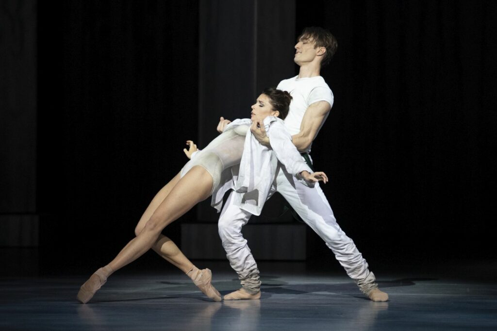 3. A.Tognoloni (Katherine) and F.Mariottini (Petruchio), “The Taming of the Shrew” by J.-C.Maillot, Les Ballets de Monte Carlo 2022 © A.Blangero