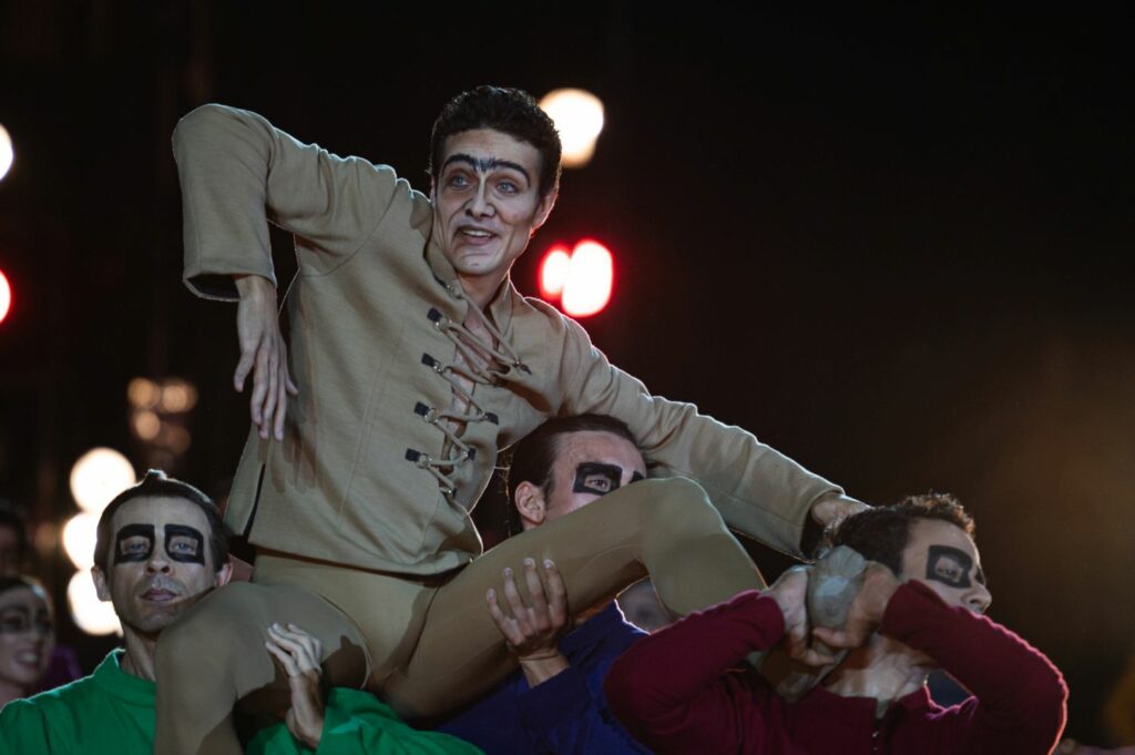 2. M.Satriano (Quasimodo) and ensemble, “Notre-Dame de Paris” by R.Petit, Ballet of the Teatro dell’Opera di Roma 2022 © F.Sansoni / Teatro dell’Opera di Roma