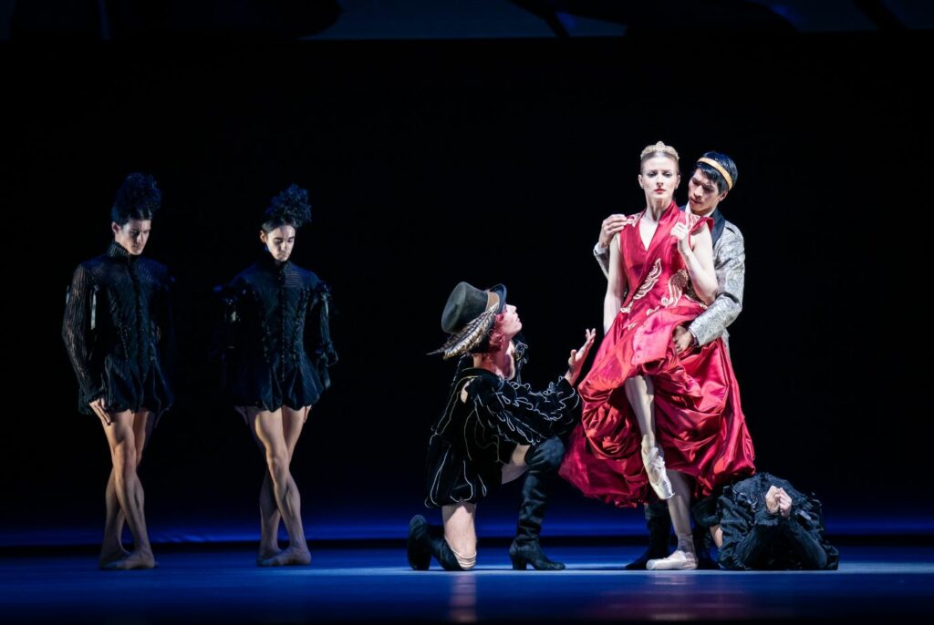 3. G.Li Mandri and J.G.Cabrera (Pages), J.Carroll (Catalabutte), O.Esina (Queen), M.Kimoto (King), and A.Hanan (Page), “The Sleeping Beauty” by M.Schläpfer and M.Petipa, Vienna State Ballet 2022 © Vienna State Ballet / A.Taylor
