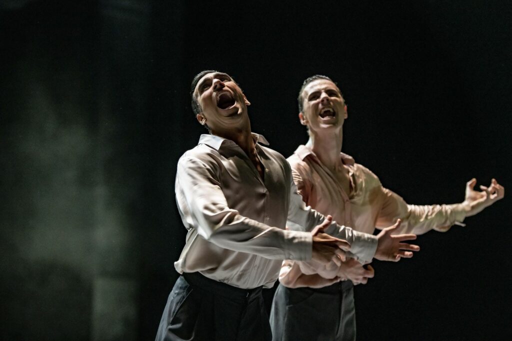 10. R.Guerra (Alfred Douglas) and C.Francis-Martin (Oscar Wilde), “A Wilde Story” by M.Goecke, State Ballet Hanover 2022 © B.Stöß
