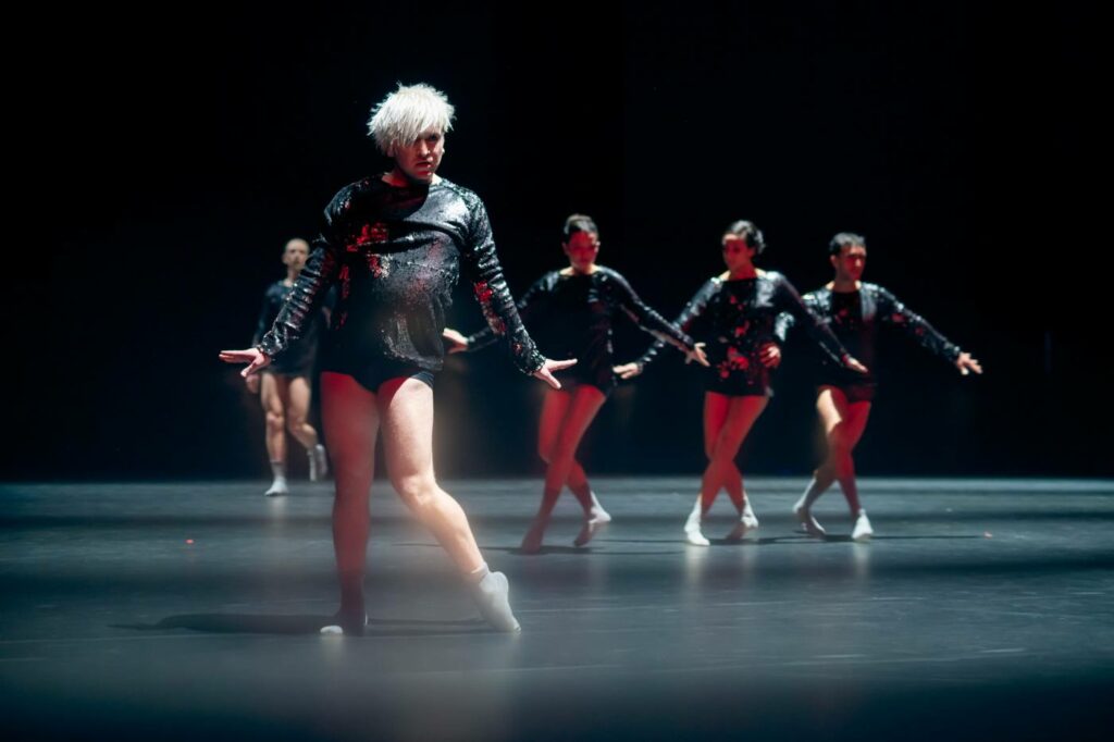 7. M.Manning, N.Martinéz, M.Chavez, M.Vomastek, and E.Supple; “Metric Dozen” by R.Siegal, Richard Siegal – Ballet of Difference 2023 © T.Schermer