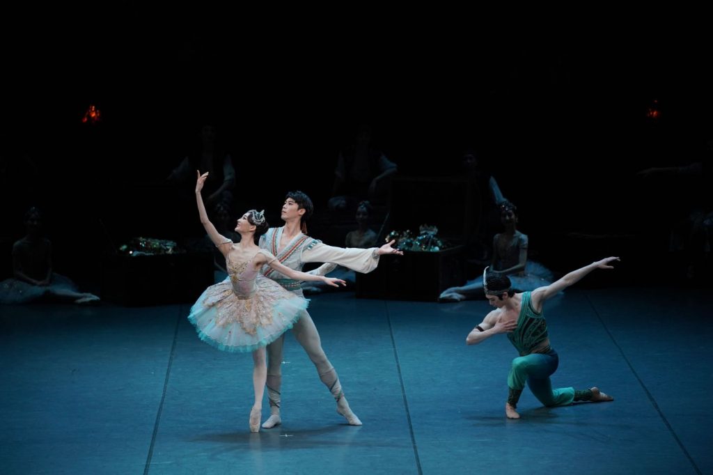 3. Y.Cho (Medora), J.Lee (Conrad), and K.Kim (Ali); “Le Corsaire” by J.Song, Korean National Ballet 2025 © Korean National Ballet 