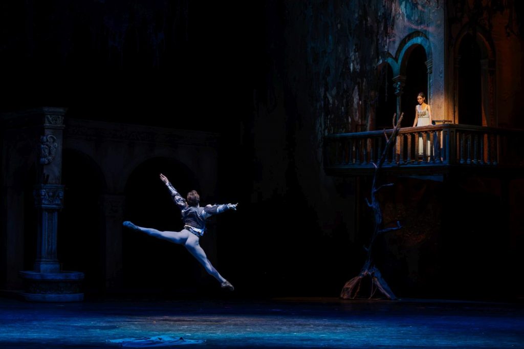 8. L.Scrivener (Romeo) and M.Yakovleva (Juliet), “Romeo and Juliet” by L.Seregi, Hungarian National Ballet 2025 © A.Nagy/Hungarian State Opera 