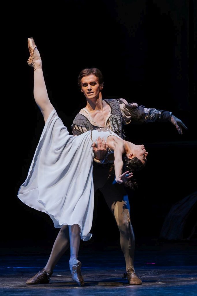 10. M.Yakovleva (Juliet) and L.Scrivener (Romeo), “Romeo and Juliet” by L.Seregi, Hungarian National Ballet 2025 © A.Nagy/Hungarian State Opera 