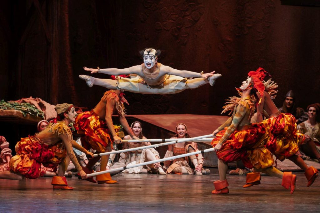 13. R.Yamamoto (Clown) and ensemble, “Romeo and Juliet” by L.Seregi, Hungarian National Ballet 2025 © A.Nagy/Hungarian State Opera 