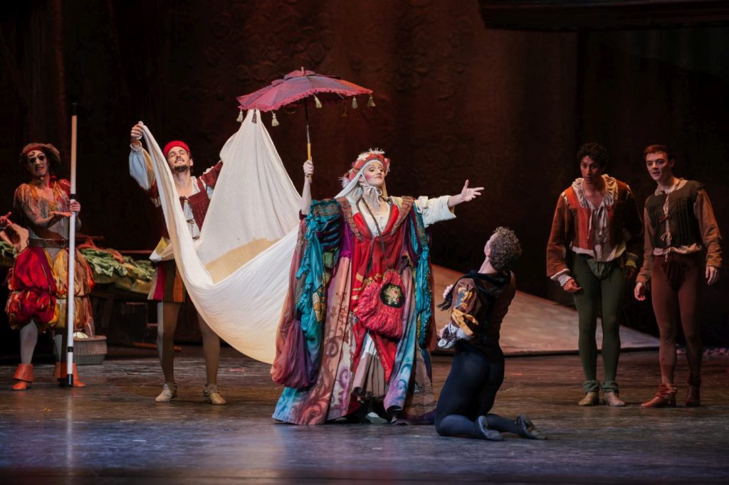 14. L.Taran (Nurse), V.Topolánszky (Mercutio), and ensemble; “Romeo and Juliet” by L.Seregi, Hungarian National Ballet 2025 © A.Nagy/Hungarian State Opera 