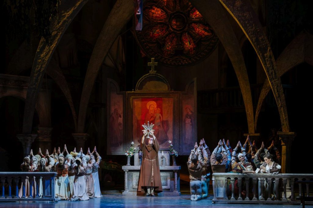 16. M.Kovtun (Friar Laurence) and ensemble, “Romeo and Juliet” by L.Seregi, Hungarian National Ballet 2025 © A.Nagy/Hungarian State Opera