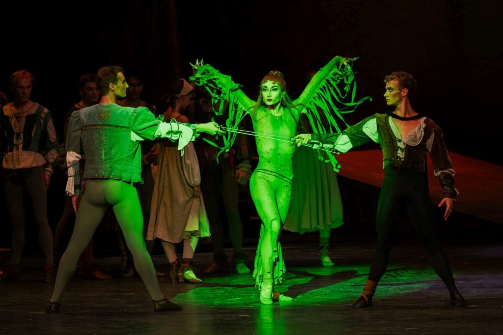 19. M.Radziush (Tybalt), L.Földi (Queen Mab), and V.Topolánszky (Mercutio); “Romeo and Juliet” by L.Seregi, Hungarian National Ballet 2025 © A.Nagy/Hungarian State Opera 