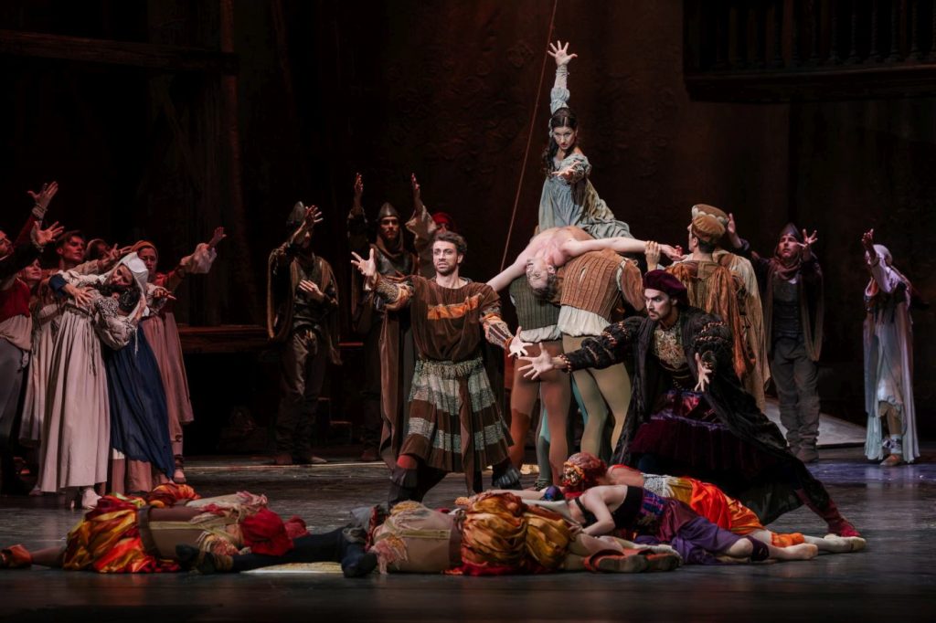 21. Z.Gyarmati (Lady Capulet), M.Radziush (Tybalt), and ensemble; “Romeo and Juliet” by L.Seregi, Hungarian National Ballet 2025 © A.Nagy/Hungarian State Opera 