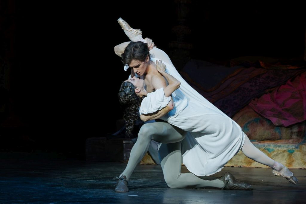22. M.Yakovleva (Juliet) and L.Scrivener (Romeo), “Romeo and Juliet” by L.Seregi, Hungarian National Ballet 2025 © A.Nagy/Hungarian State Opera