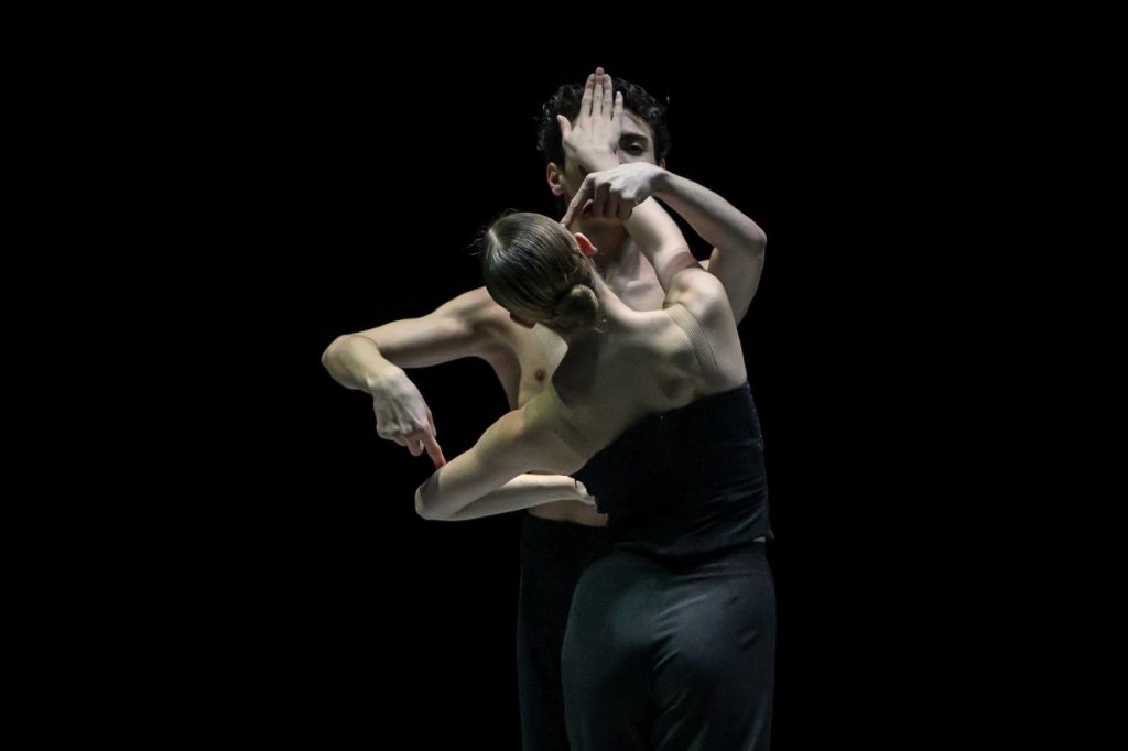 3. E.Justi and Y.Arieli, “Black Swan” by M.Goecke, L’Académie Princess Grace 2025 © A.Blangero