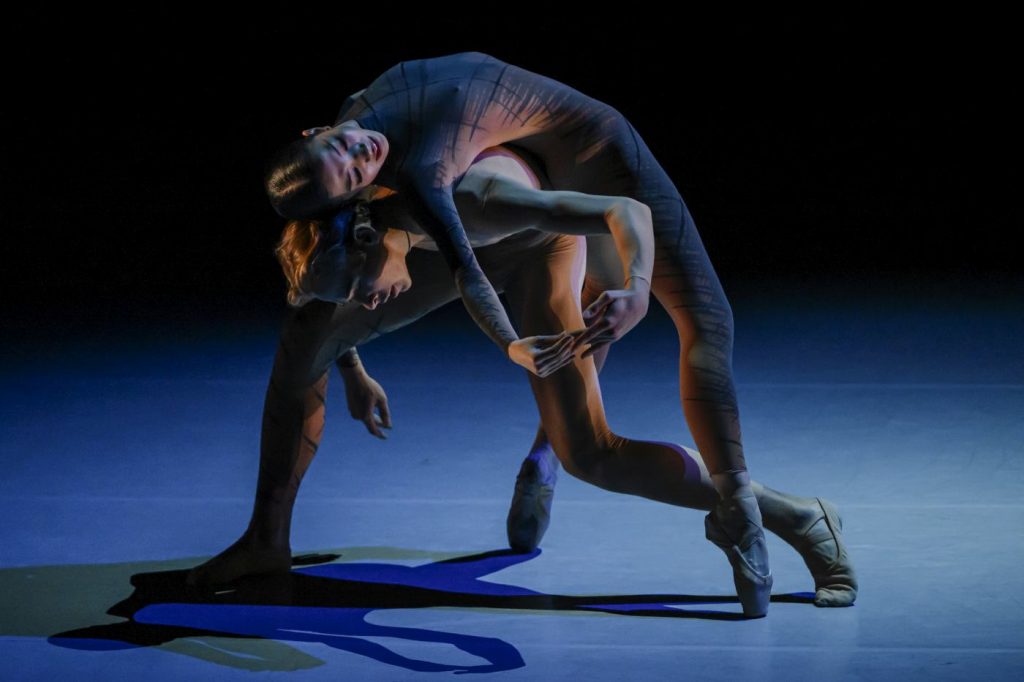 8. U.Takeda and N.Ggrzybowski, “Dov’è la Luna” by J.-C.Maillot, L’Académie Princess Grace 2025 © A.Blangero