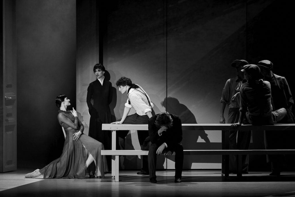 5. E.Sevenard (Anna Akhmatova), A.Putintsev (Amedeo Modigliani), P.Malikova (Anna Akhmatova), and ensemble; “Akhmatova” by Y.Possokhov, MuzArts 2025 © Diaghilev P.S. Festival/M.Vilchuk 