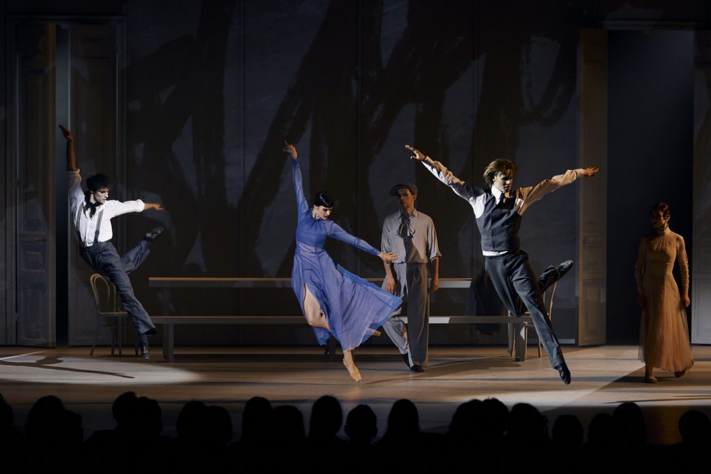 7. A.Putintsev (Amedeo Modigliani), E.Sevenard (Anna Akhmatova), D.Potaptsev (Nikolai Gumilev), and ensemble; “Akhmatova” by Y.Possokhov, MuzArts 2025 © Diaghilev P.S. Festival/M.Vilchuk