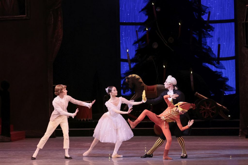 1. E.Kokoreva (Marie), D.Savin (Drosselmeier), and ensemble, “The Nutcracker” by Y.Grigorovich, Bolshoi Ballet 2025 © Bolshoi Theatre/D.Yusupov