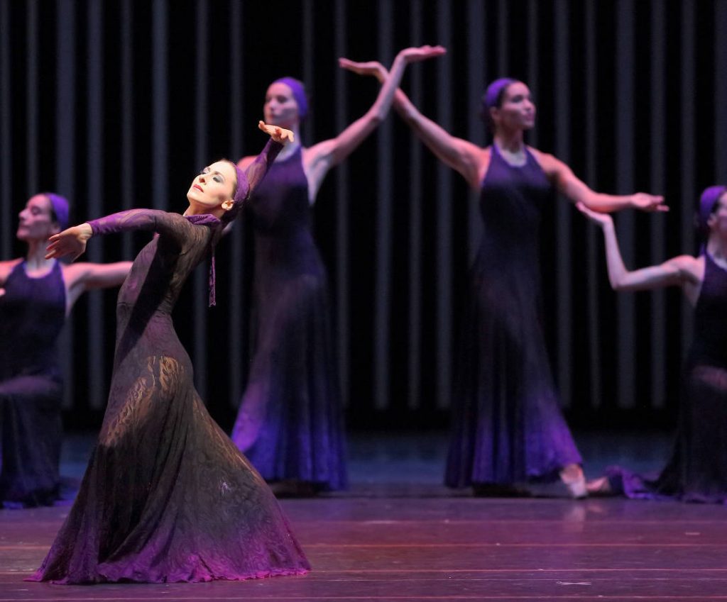 6. S.Ferrolier, "Choreartium", 2nd movement, "Forever Young", Bavarian State Ballet