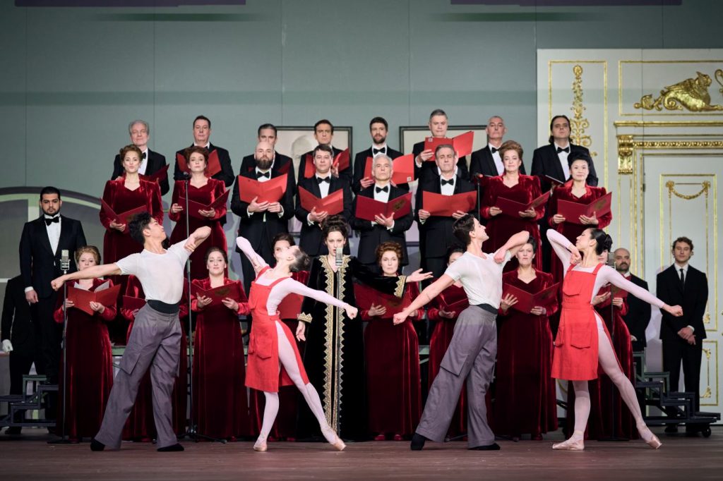 2. Ensemble and Vocalconsort Berlin, “Nureyev” by Y.Possokhov and K.Serebrennikov, State Ballet Berlin 2026 © C.Quezada 
