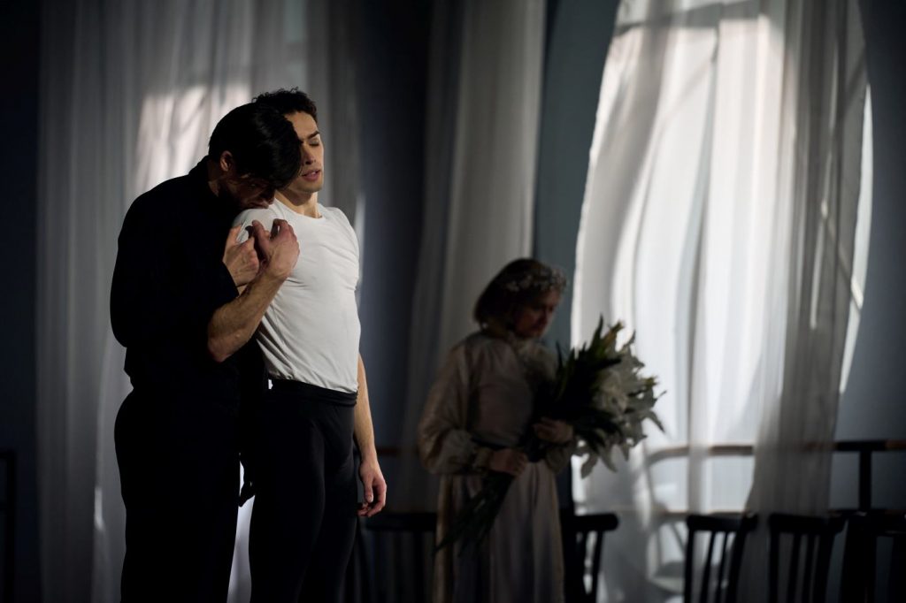 6. M.ten Kortenaar (Erik), D.Soares (Nureyev), and V.Blumert-Gilmutdinova; “Nureyev” by Y.Possokhov and K.Serebrennikov, State Ballet Berlin 2026 © C.Quezada 