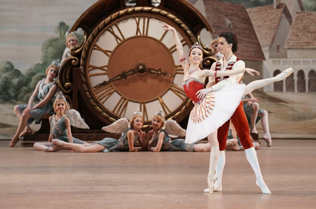 5. E.Kokoreva (Swanilda), D.Zakharov (Frantz), and ensemble; “Coppélia” by S.Vikharev after M.Petipa and E.Cecchetti, Bolshoi Ballet 2026 © Bolshoi Theatre/P.Rychkov 