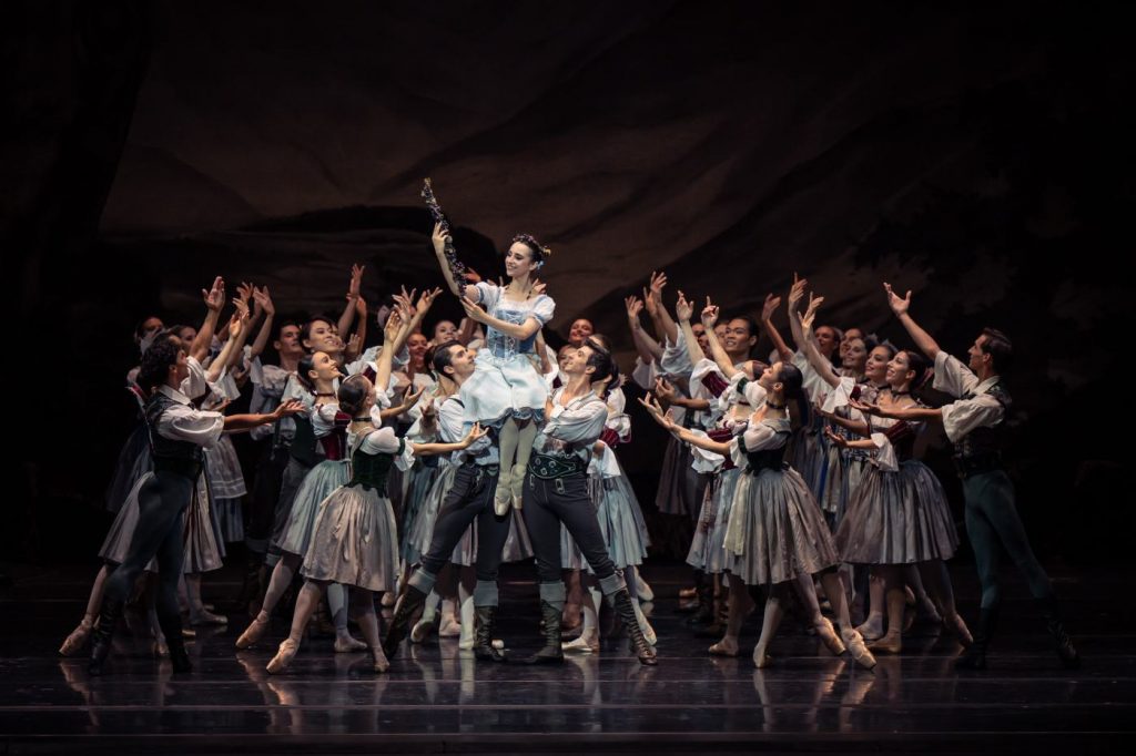 3. L.Fernandez Gromova (Giselle) and ensemble, “Giselle” by E.Tchernichova, Vienna State Ballet 2026 © Vienna State Ballet/A.Taylor