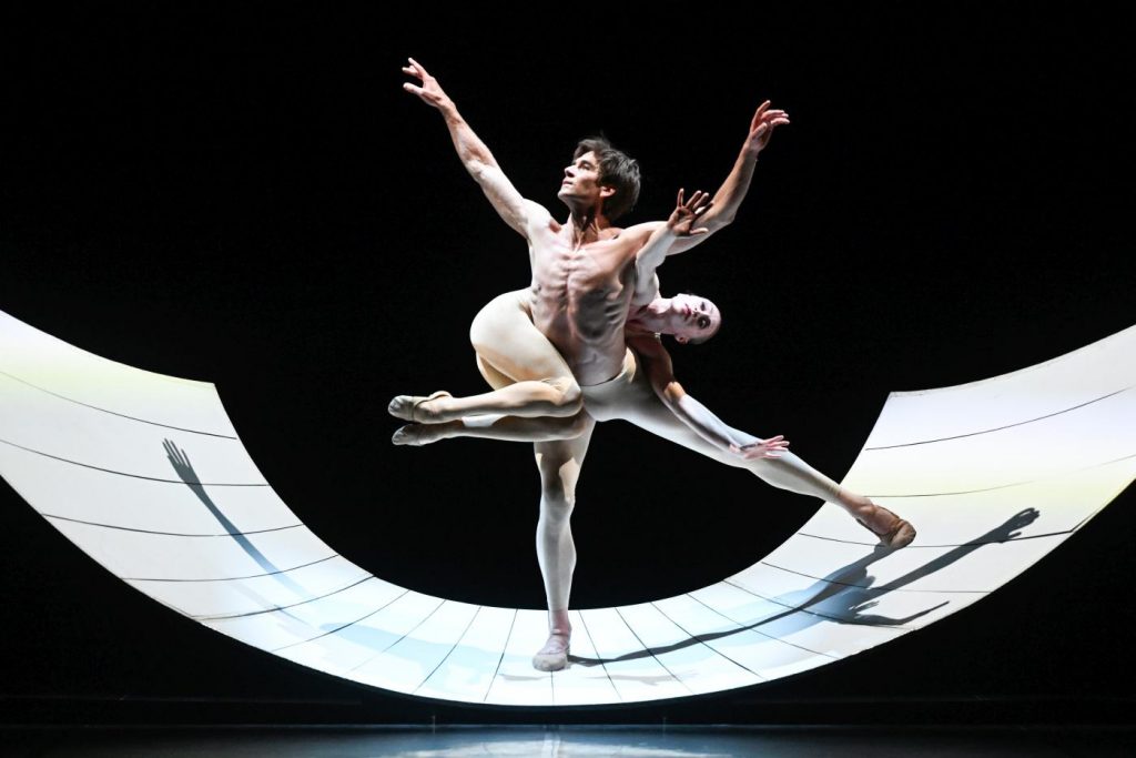 6. A.Osadcenko and F.Vogel, “Ricercare” by G.Tetley © Glen Tetley Legacy, Stuttgart Ballet 2026 © Stuttgart Ballet