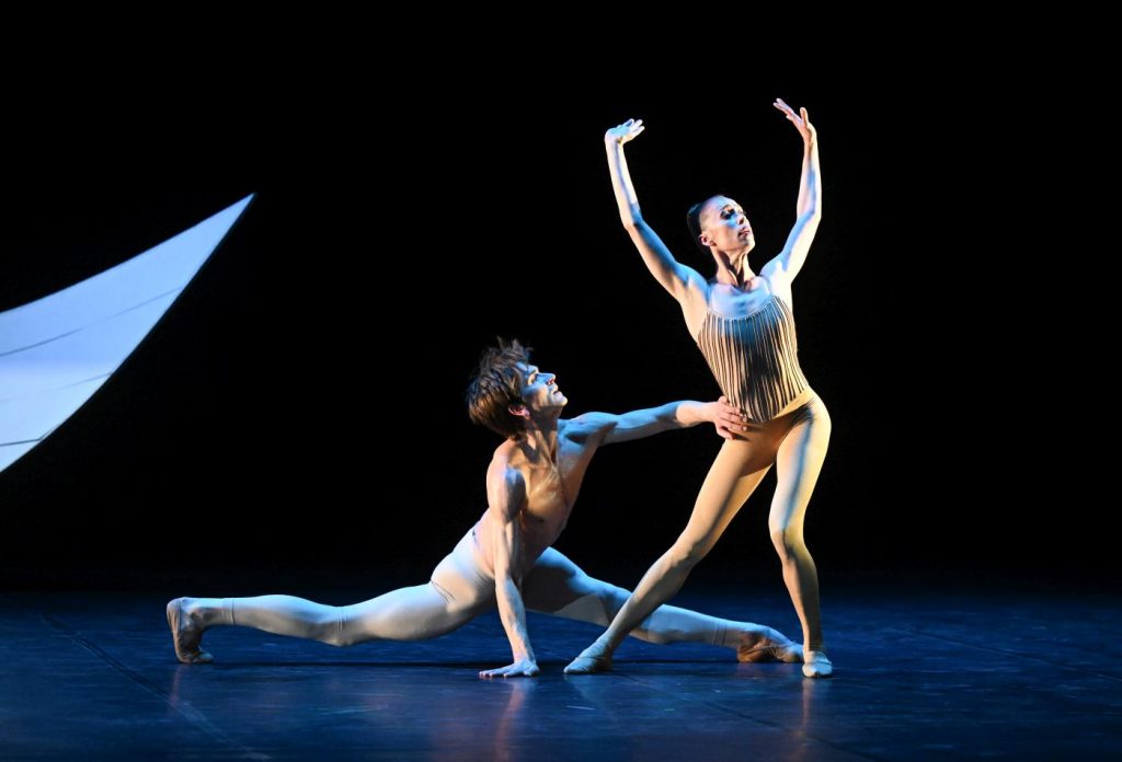 8. F.Vogel and A.Osadcenko,“Ricercare” by G.Tetley © Glen Tetley Legacy, Stuttgart Ballet 2026 © Stuttgart Ballet 