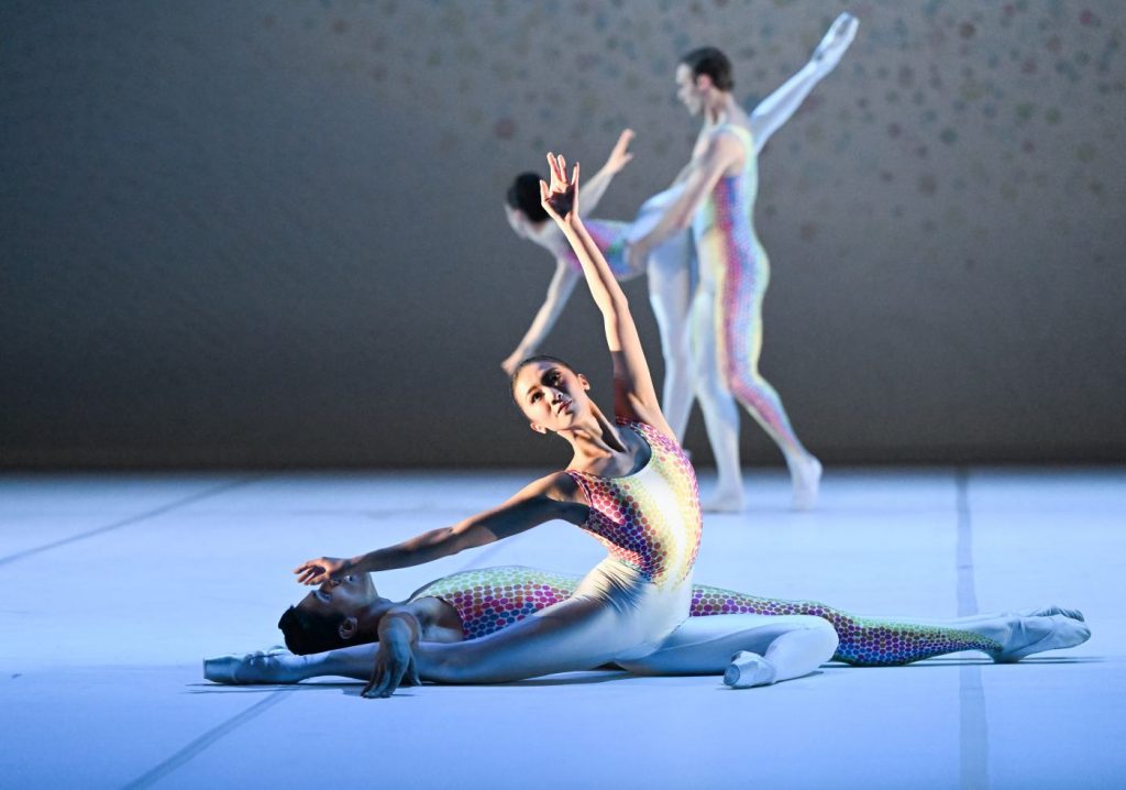 5. I.Yang, J.Gaubeca, and ensemble, “Voluntaries” by G.Tetley © Glen Tetley Legacy, Stuttgart Ballet 2026 © Stuttgart Ballet