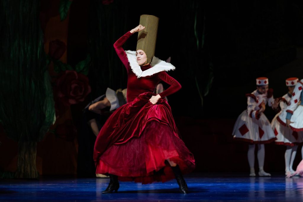 7. A.Mazzasette (The Duchess) and ensemble, “Wonderland” by A.Ratmansky, Hamburg Ballet 2026 © K.West