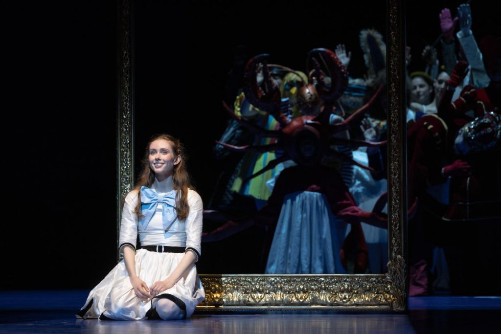 13. O.Betteridge (Alice) and ensemble, “Wonderland” by A.Ratmansky, Hamburg Ballet 2026 © K.West