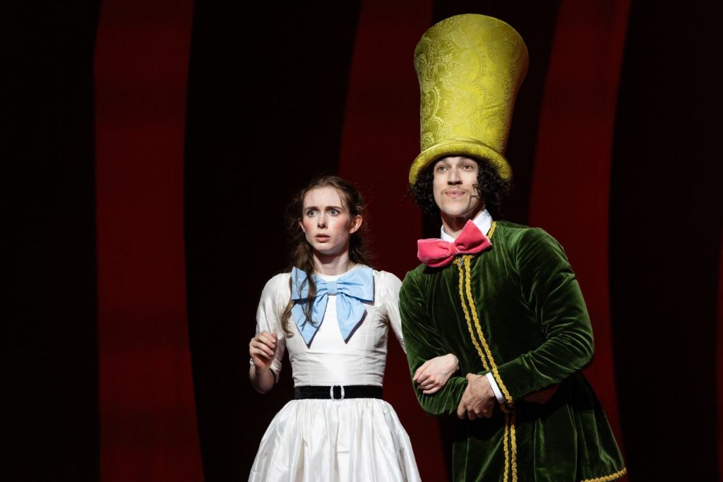 3. O.Betteridge (Alice) and G.Barbosa (The Mad Hatter), “Wonderland” by A.Ratmansky, Hamburg Ballet 2026 © K.West