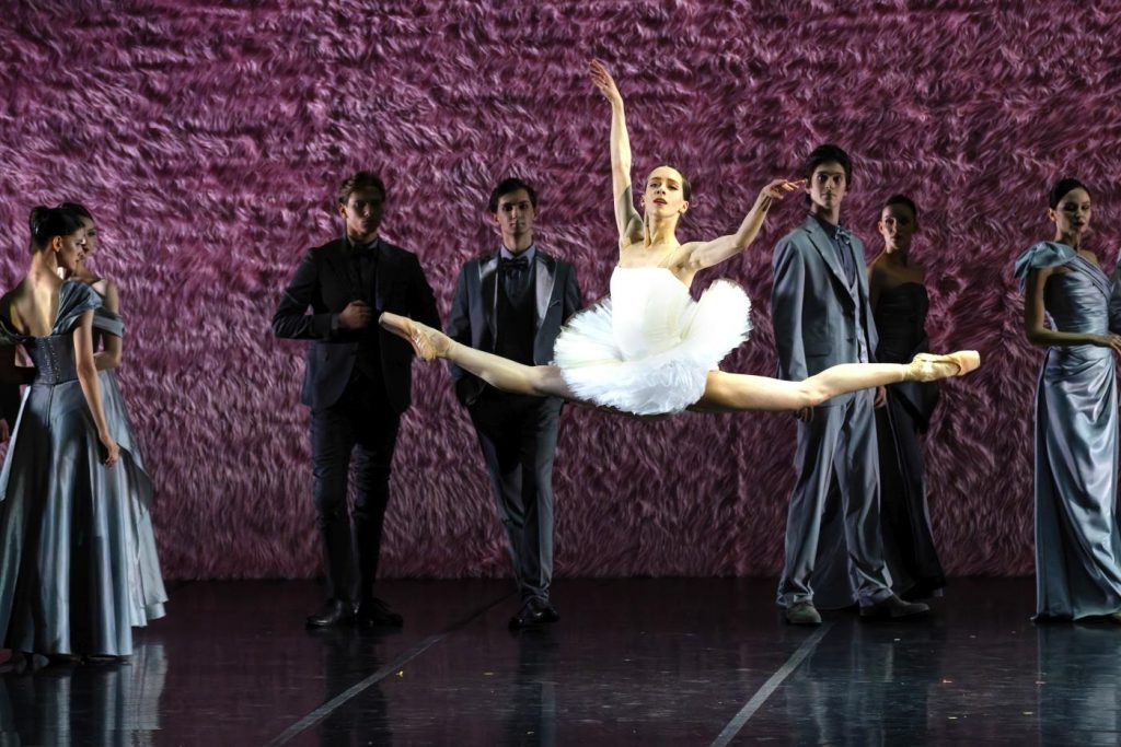 4. G.Mikhireva and ensemble, “Curtain Call” by V.Samodurov, Leonid Yacobson Ballet 2026 © Leonid Yacobson Ballet/S.Tyagin