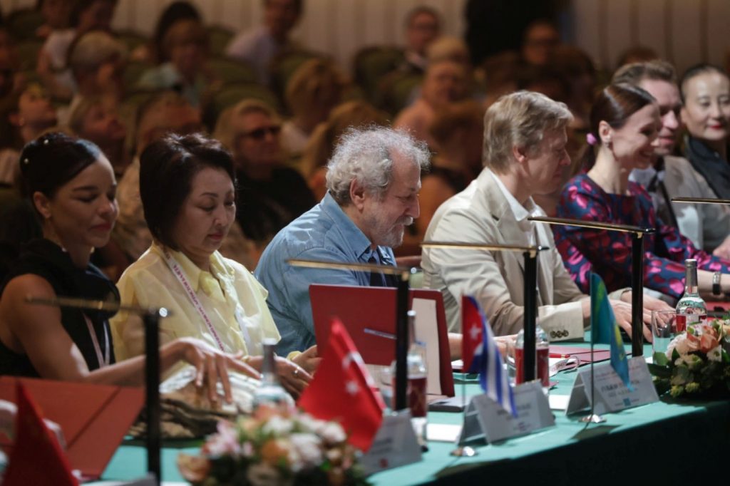 2. V.Valés (Cuba), G.Tutkibayeva (Kazakhstan), B.Eifman (Russia), A.Fadeev (Russia), S.Zakharova (Russia), I.Kolb (Belarus), and L.Xin (China); XV International Ballet Competition 2026, Bolshoi Theatre © Press Center of the International Ballet Competition 