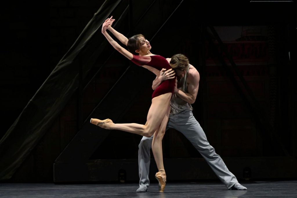 4. R.Contreras (Gamza) and I.Cornelis (Solo), “Ma Bayadère” by J.-C.Maillot, Les Ballets de Monte-Carlo 2026 © A.Blangero 