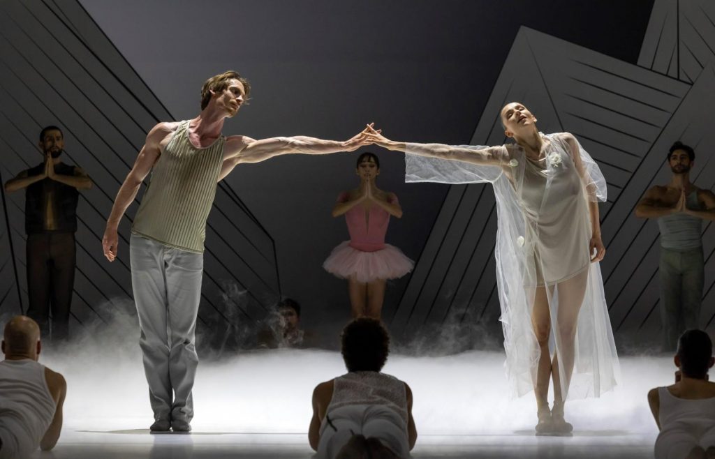 9. I.Cornelis (Solo), J.Klein (Niki), R.Contreras (Gamza), and ensemble; “Ma Bayadère” by J.-C.Maillot, Les Ballets de Monte-Carlo 2026 © H.Gerritsen 
