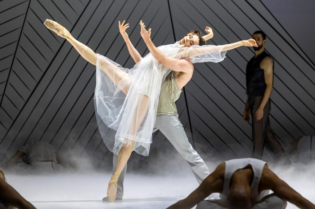 8. J.Klein (Niki), I.Cornelis (Solo), J.Benoot (Rajah), and ensemble; “Ma Bayadère” by J.-C.Maillot, Les Ballets de Monte-Carlo 2026 © H.Gerritsen