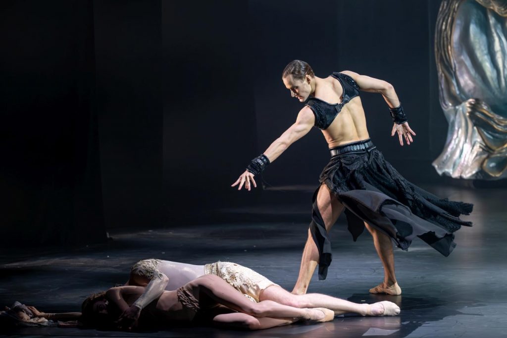 25. P.Netsvetaeva-Dolgalyova (Leda), M.Orlov (Zeus), and I.Gainutdinov (Hades); “Leda and the Swans” by P.De Bana, MuzArts 2026 © MuzArts/B.Annadurdiev