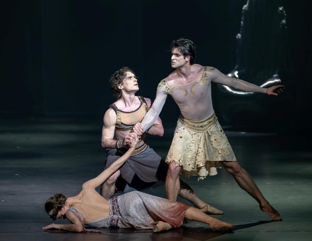 37. P.Netsvetaeva-Dolgalyova (Leda), N.Kapustin (Pollux), and M.Orlov (Zeus); “Leda and the Swans” by P.De Bana, MuzArts 2026 © MuzArts/B.Annadurdiev
