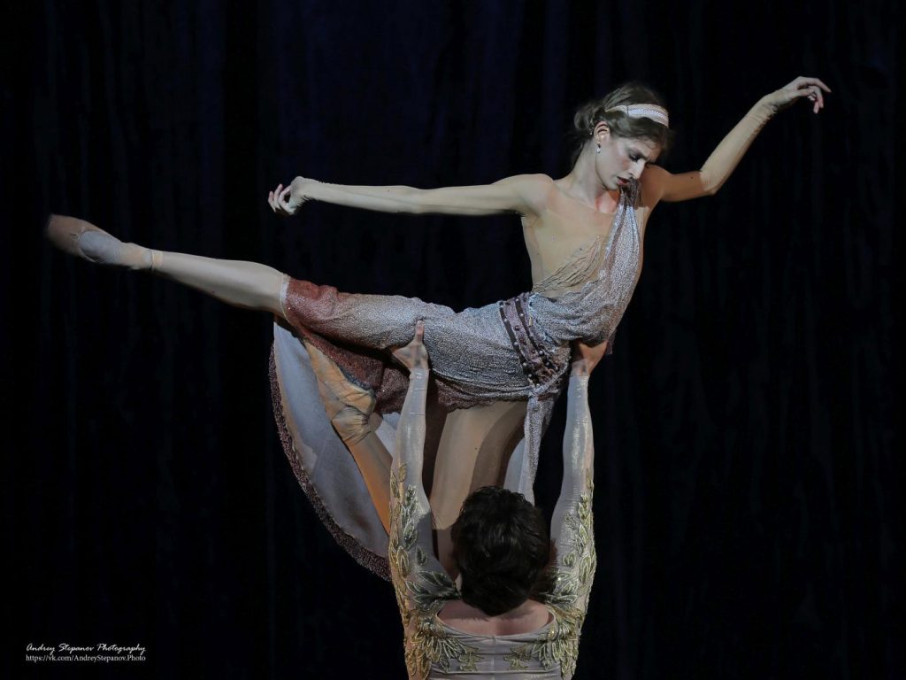 23. P.Netsvetaeva-Dolgalyova (Leda) and M.Orlov (Zeus), “Leda and the Swans” by P.De Bana, MuzArts 2026 © MuzArts/A.Stepanov