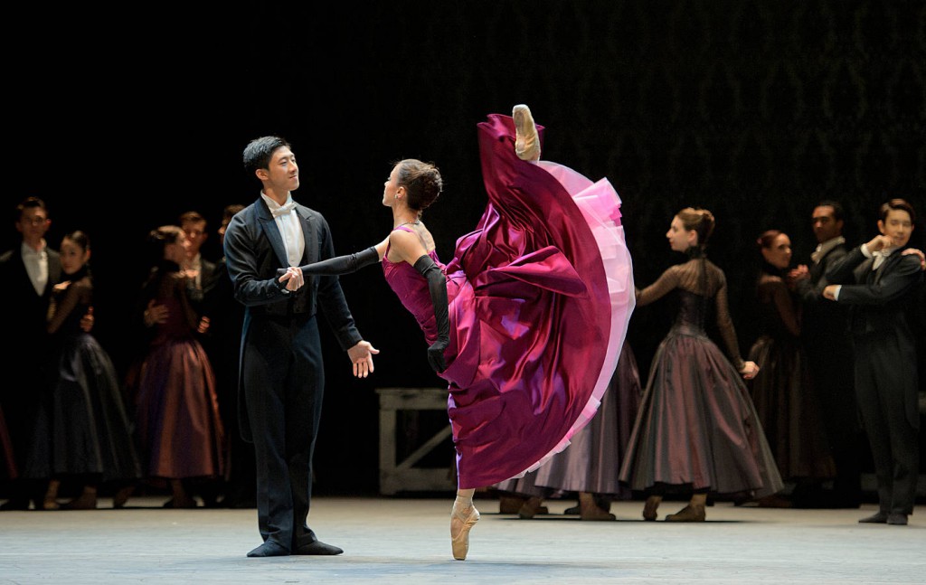 10. W.Chen, G.Tonelli and ensemble, “Anna Karenina” by C.Spuck, Ballet Zurich © M.Rittershaus 2014