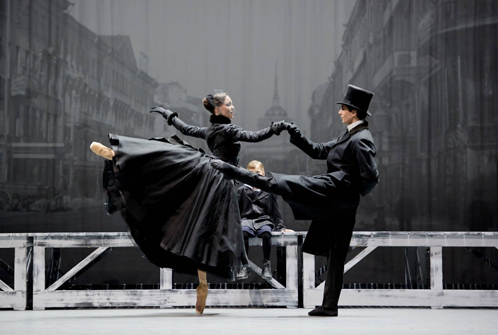 2. V.Kapitonova, F.Portugal and L.Hoefs, “Anna Karenina” by C.Spuck, Ballet Zurich © M.Rittershaus 2014 