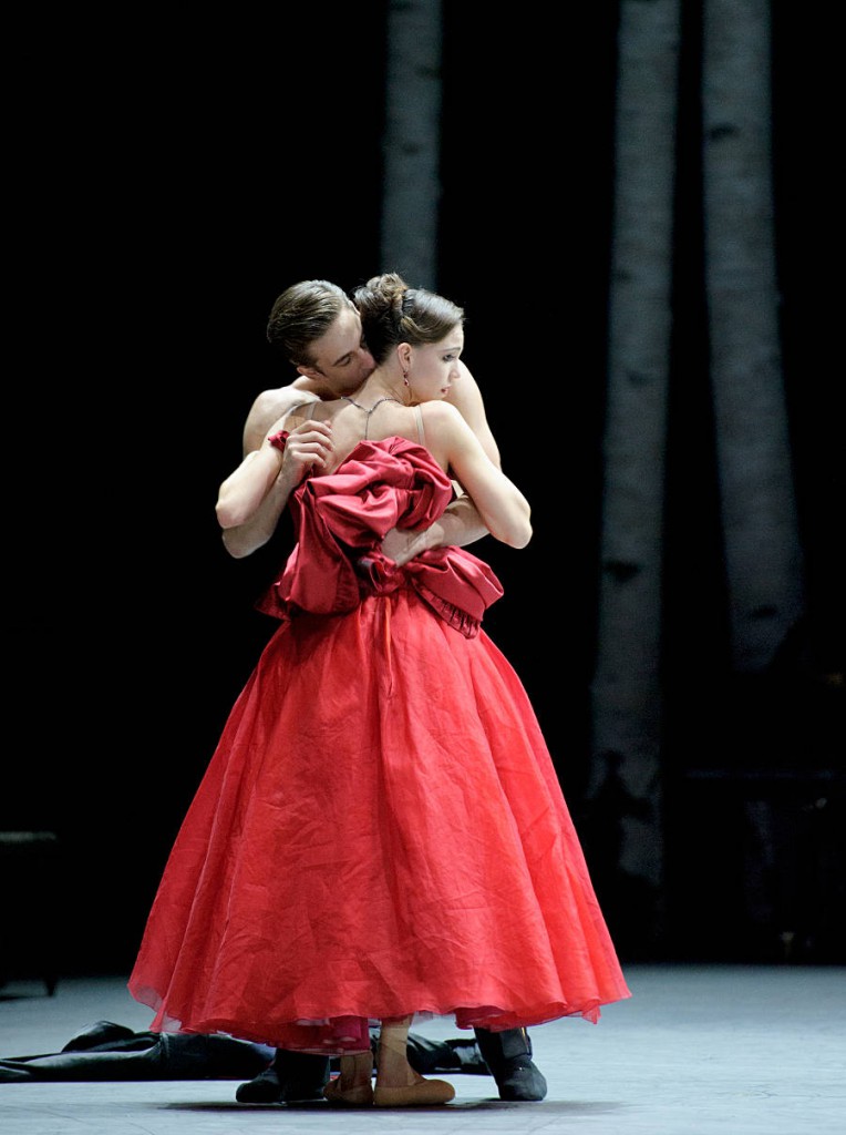 3. V.Kapitonova and D.Vieira, “Anna Karenina” by C.Spuck, Ballet Zurich © M.Rittershaus 2014
