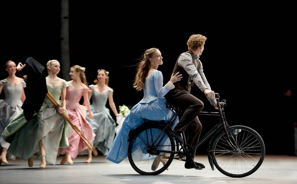 9. K.Wünsche, T.Vandebeek and ensemble, “Anna Karenina” by C.Spuck, Ballet Zurich © M.Rittershaus 2014