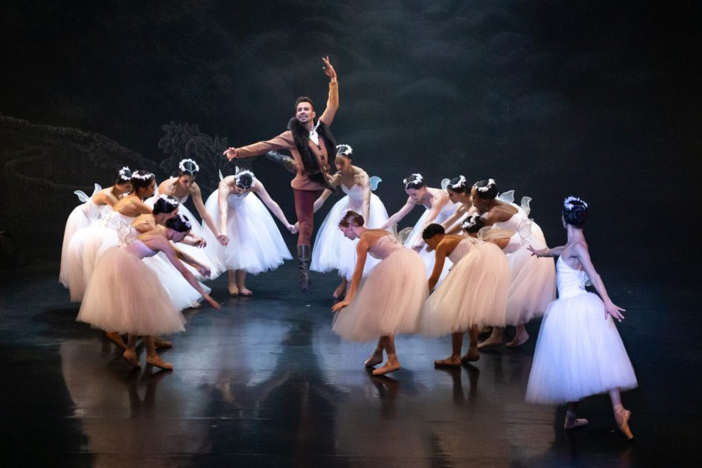 16. D.de Paula (Hilarion), L.Davi (Myrtha), and ensemble, “Giselle” by L.van Cauwenbergh after J.Coralli and J.Perrot, São Paulo Dance Company 2021 © F.Kirmayr
