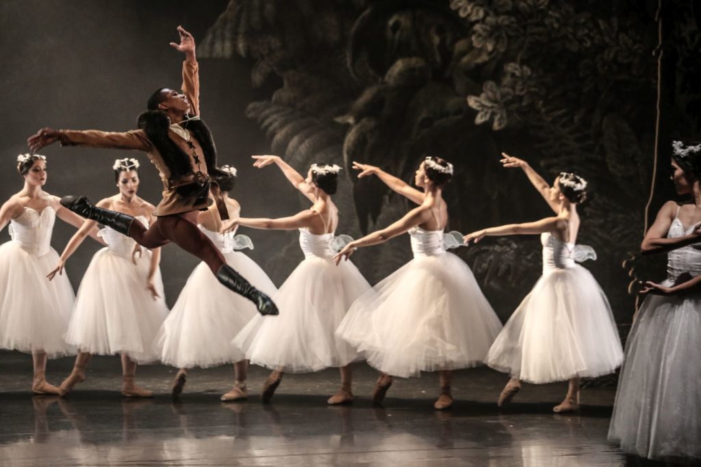 8. H.de Castro (Hilarion) and ensemble, “Giselle” by L.van Cauwenbergh after J.Coralli and J.Perrot, São Paulo Dance Company 2021 © C.Lima