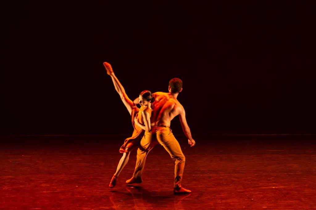 19. L.Yuk and L.Barcelos, “Agora” by C.Abranches, São Paulo Dance Company 2021 © F.Kirmayr