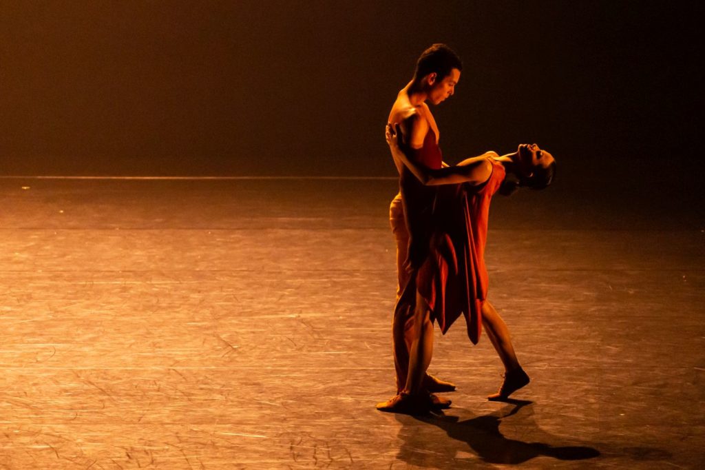 18. L.Yuk and L.Barcelos, “Agora” by C.Abranches, São Paulo Dance Company 2021 © F.Kirmayr