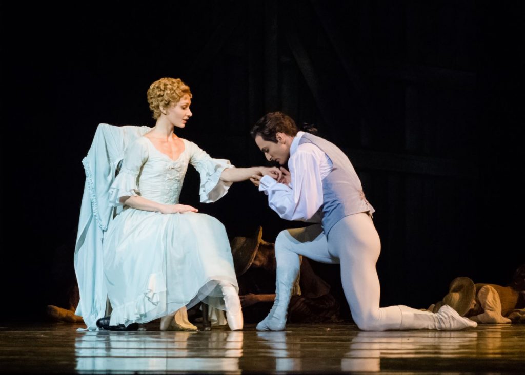 1. M.Hamilton and J.Bubeniček, “Manon” by Kenneth MacMillan, photo I.Whalen
