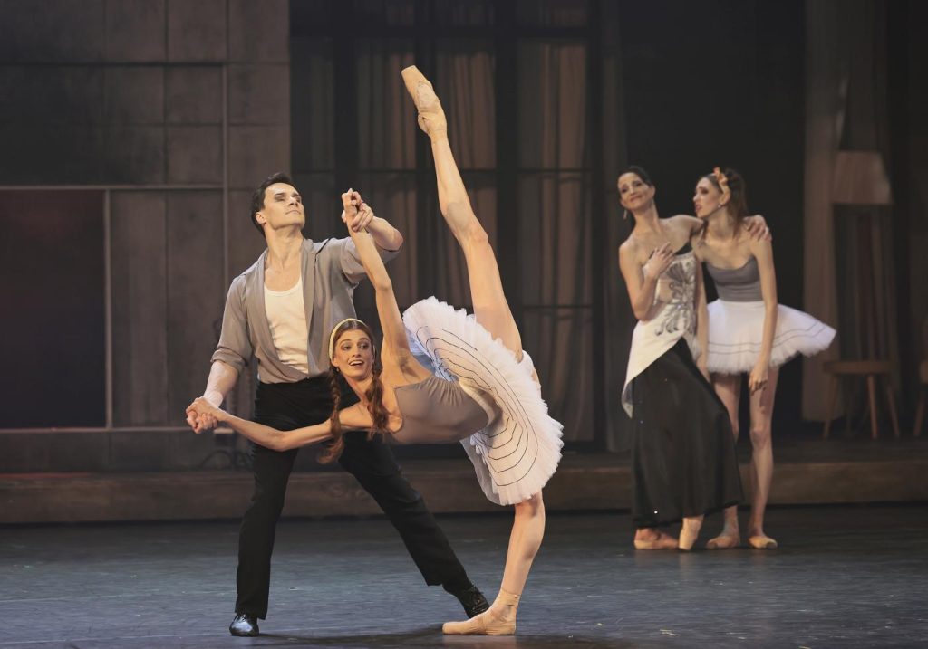 2. A.Smoliyaninov (Dancing Master), P.Netsvetaeva-Dolgalyova (Older Stepsister), A.Vlashinets (Stepmother), and D.Taranda (Younger Stepsister); “Cinderella” by V.Lopatin, Bolshoi Ballet 2026 © Bolshoi Theatre/D.Yusupov